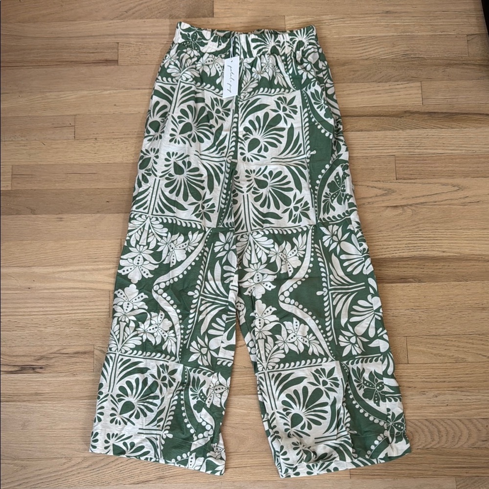 Petal & Pup green floral pant NWT